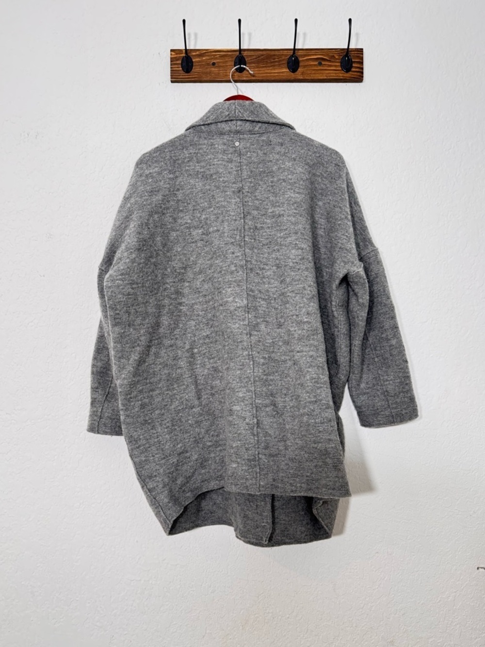 Sosken Studios 100% Virgin Wool Cardigan - Picture 3 of 8